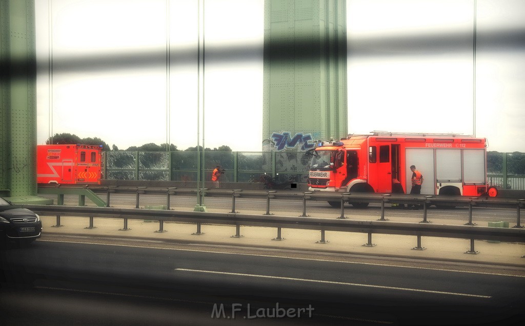 VU Kradfahrer gestuerzt A 4 Rich Olpe Rodenkirchener Bruecke P04.JPG - Miklos Laubert